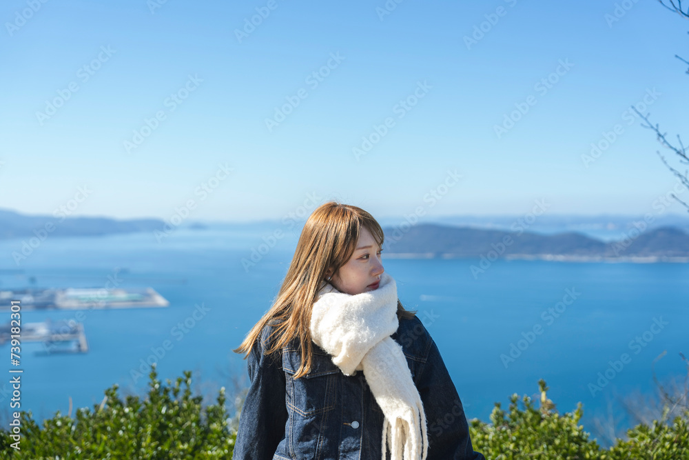旅行する女性 旅行する女性