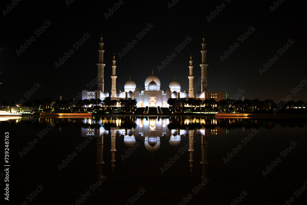 Scheich-Zayid-Moschee.
Sheikh Zayed Grand Mosque.. Scheich-Zayid-Moschee.
Sheikh Zayed Grand Mosque..