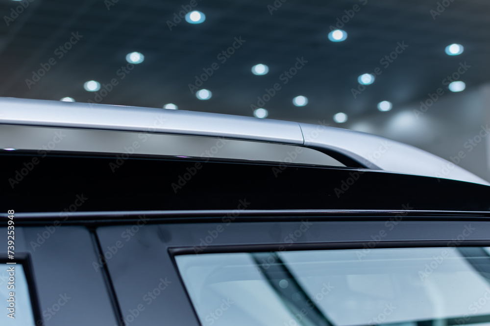 Φωτογραφία Silver roof rails close-up on roof of modern car on blurred background of light
