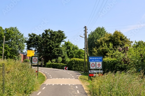 Fototapeta Naklejka Na Ścianę i Meble -  streets in the small village of Moordrecht part of Zuidplas in the Netherlands