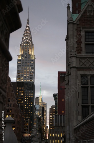 picture of the empire state building in New York City
