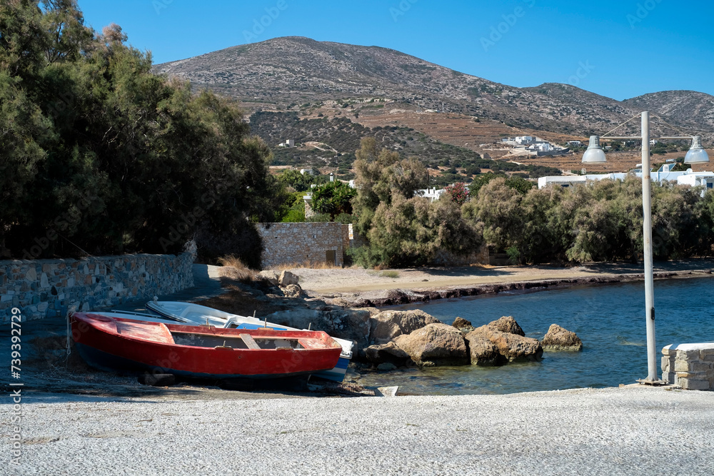 Fototapeta premium Boats in the harbour in Paros