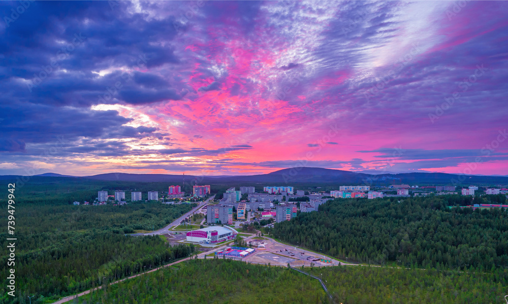 Fototapeta premium Summer pink polar sunset in the city of Polar Dawns, Polyarnye Zori, Murmansk region.