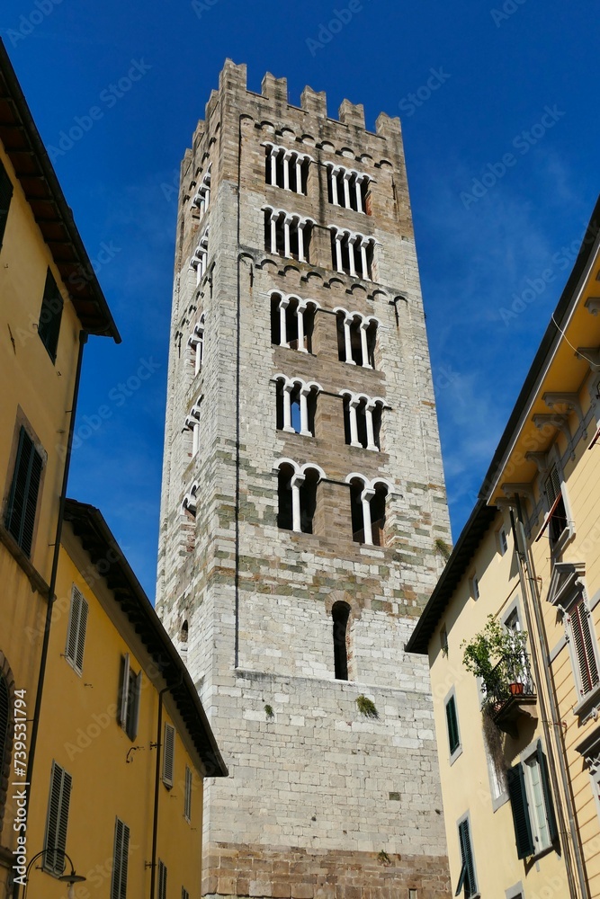 Le campanile de la basilique san Frediano à Lucques