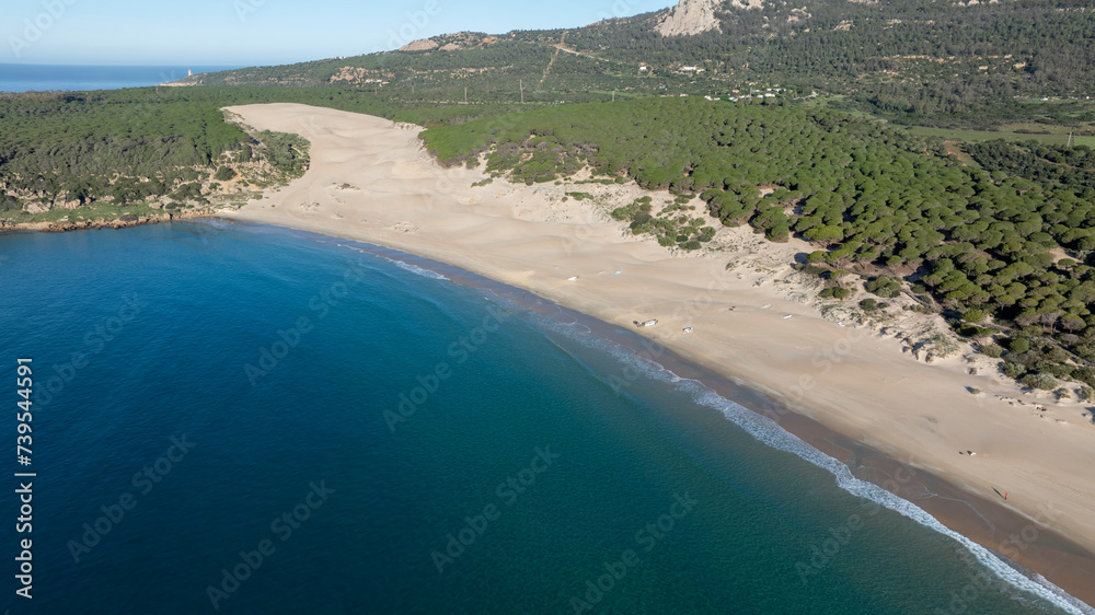 vista aérea de la bonita playa de Bolonia en el municipio de Tarifa, Andalucía	