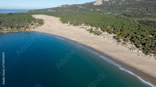 vista aérea de la bonita playa de Bolonia en el municipio de Tarifa, Andalucía 