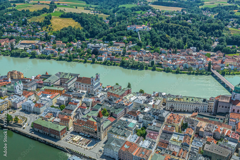 Die Universitätsstadt Passau in Niederbayern im Luftbild, Ausblick auf die sehenswerte Altstadt 