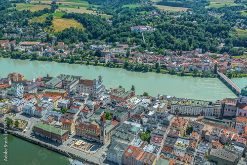 Die Universitätsstadt Passau in Niederbayern im Luftbild, Ausblick auf die sehenswerte Altstadt 