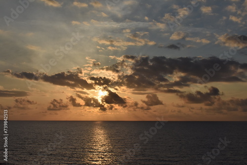 地中海に沈む夕日に心を落ち着かせる photo