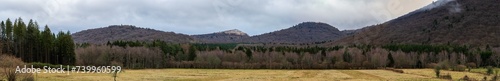 Panorama hiverna dans la Chaîne des puis d’Auvergne, Chaîne des Puys, Auvergne, France