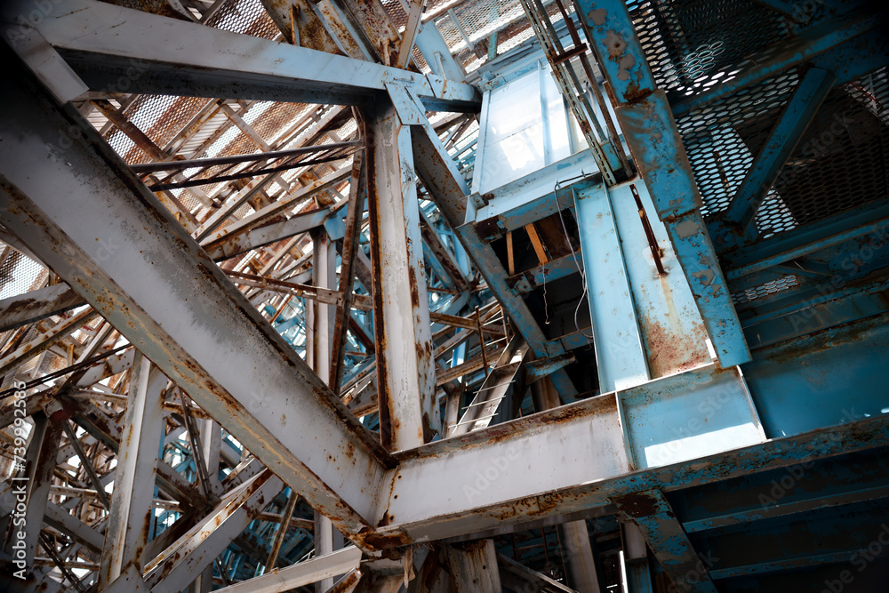 Metal Structure With Light Metal Structure With Light