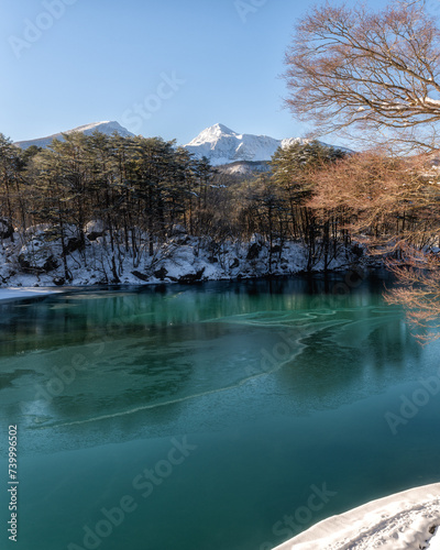 福島県 雪の会津磐梯山と弁天沼