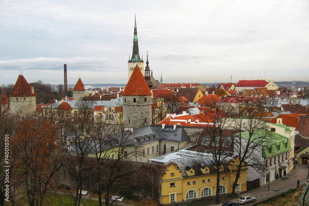 Fototapeta premium Aerial view of old town Tallinn, Estonia. Tallinn city from view point. Cityscape with medieval houses and rooftops. Panoramic landscape of walls and towers of capital city Tallinn