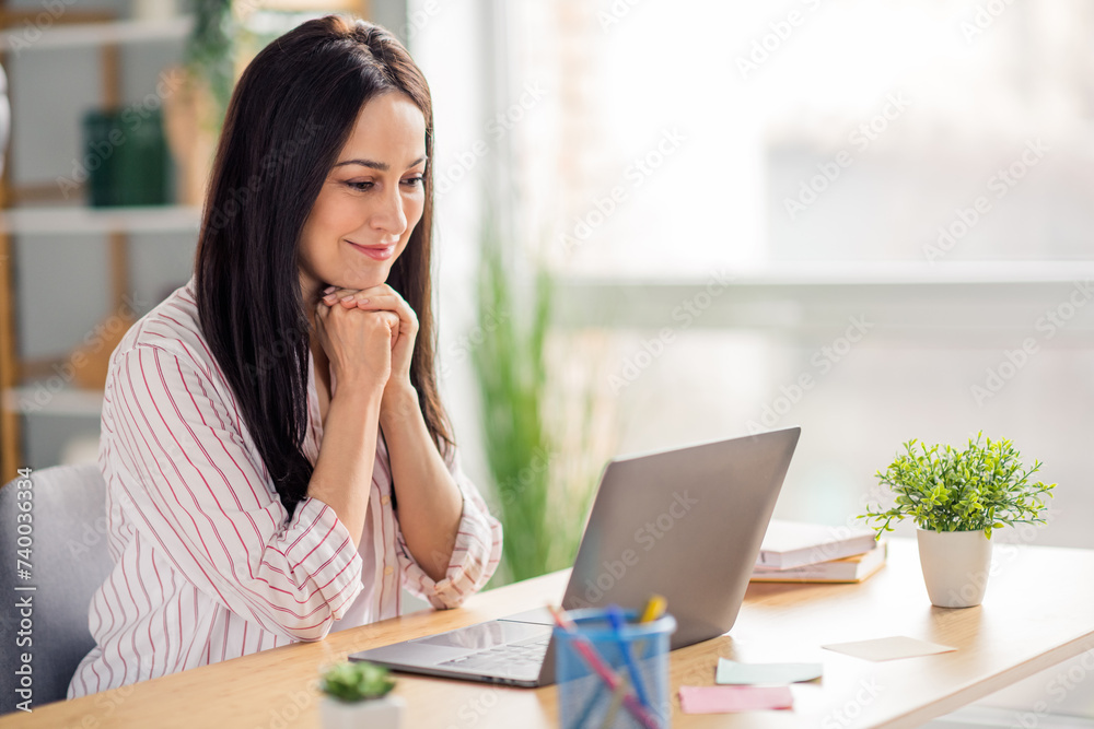 Profile photo of corporate recruiter girl sit chair watch video call laptop modern bright office inside Profile photo of corporate recruiter girl sit chair watch video call laptop modern bright office inside