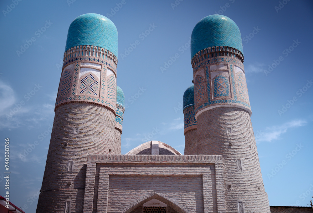 Chor Minor Madrassah, Towers Standing Side by Side