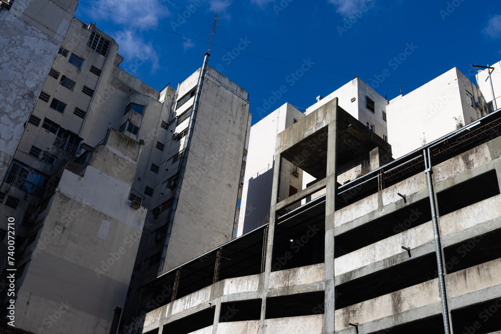 Φωτογραφία Parking Garage and Old Buildings in the San Nicolas Neighborhood of Buenos Aires