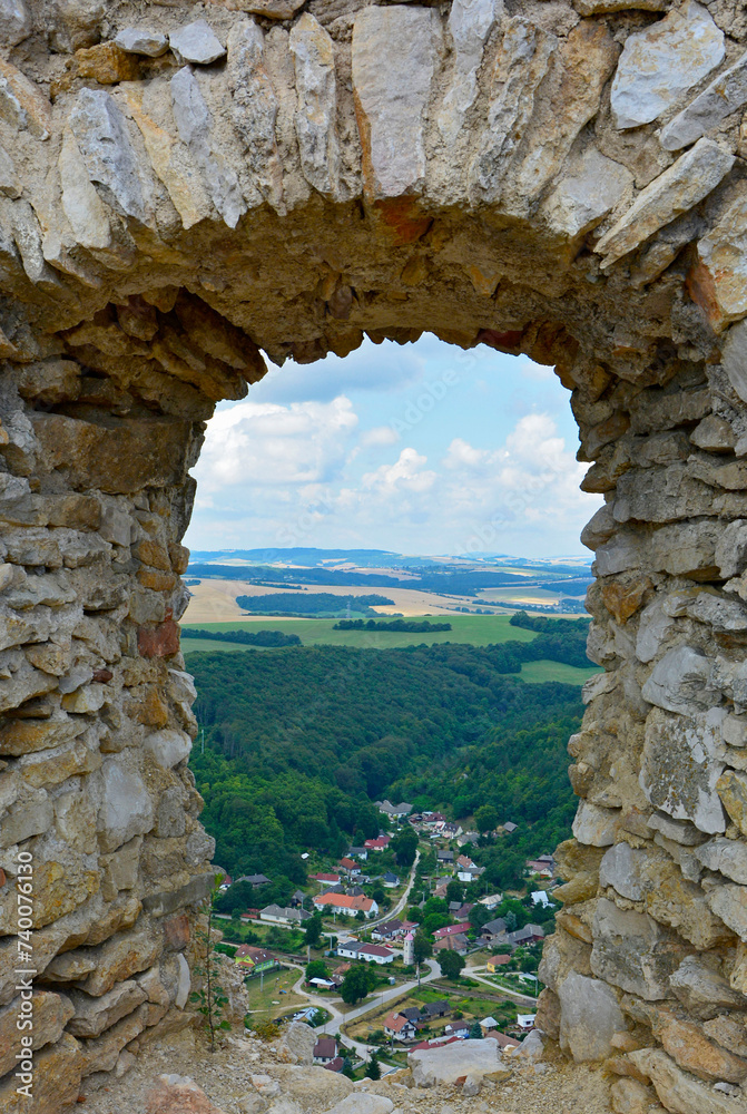 ramka w ramce, ruiny średniowiecznego zamku na górze, partial view from stone window of the  castle.
frame within frame, ruins of a medieval castle,  