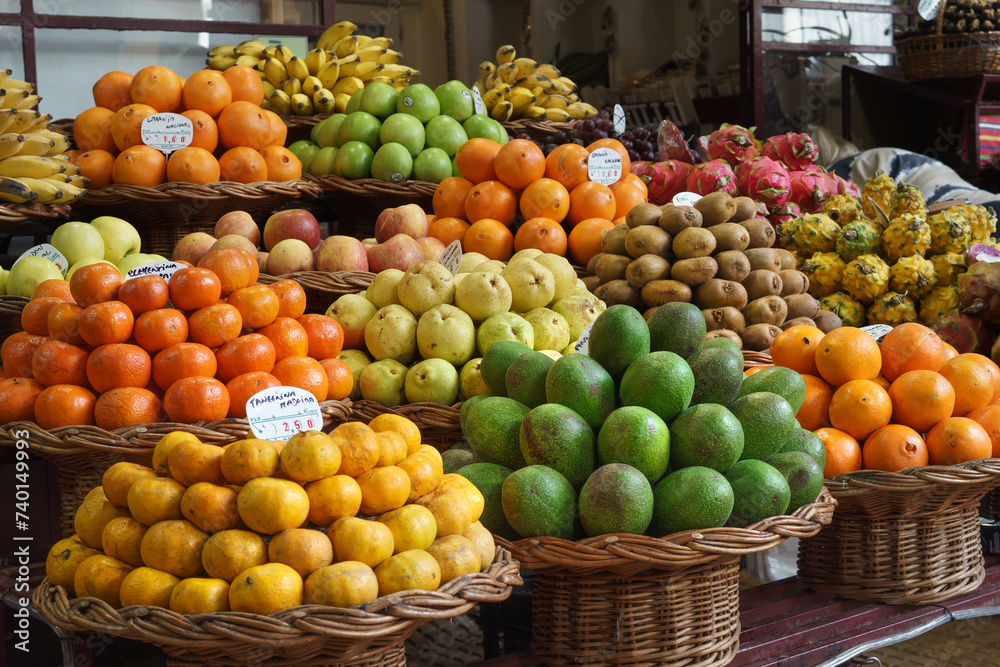 Gemüsestand in der Markthalle Mercado dos Lavradores in Funchal auf der Insel Madeira
