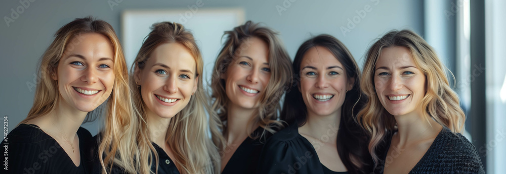 Obraz premium Various Caucasian women smile and take leadership in teamwork.