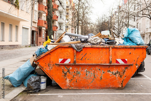 Baustelle, Container, Sanierung, Entrümpelung, Wohnungsauflösung
