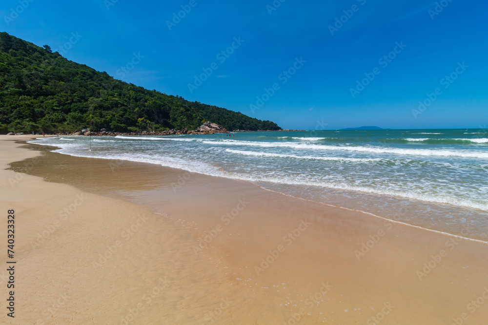 verão na  praia Grande cidade de Governador Celso Ramos Santa Catarina Brasil praia Caravelas