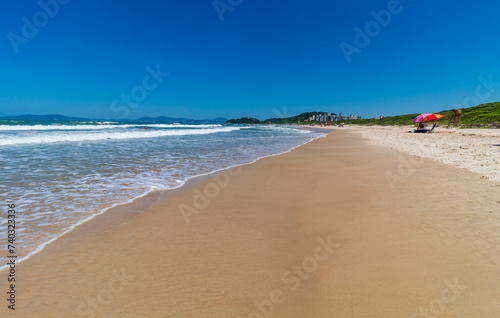 paisagem da praia Grande cidade de Governador Celso Ramos Santa Catarina Brasil praia Caravelas