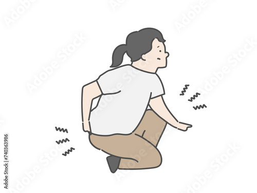 腰を痛めた女性介護士
