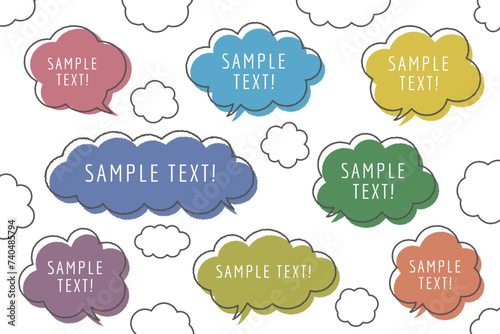 もくもくした雲の形をした吹き出しの線画、モクモクとしたフキダシのベクターイラスト、水彩画風イラスト