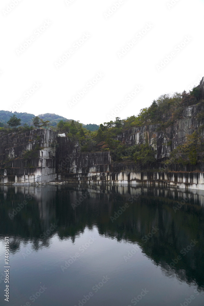 石切山脈（いしぎりさんみゃく）は日本の茨城県笠間市にある日本最大の稲田石の採石場。