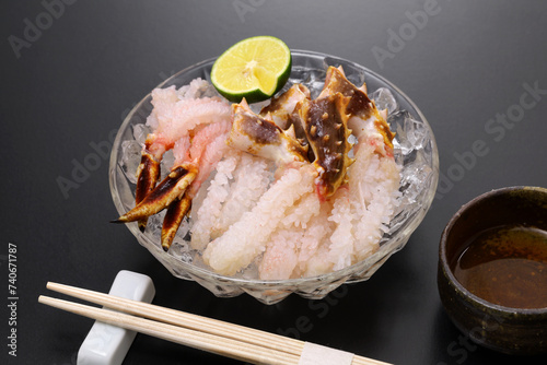 Japanese red king crab sashimi. By cold shabu-shabu, the meat of the crab legs becomes like a flower blooming.