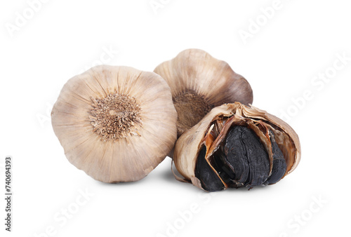 Fotografía Bulbs of fermented black garlic isolated on white