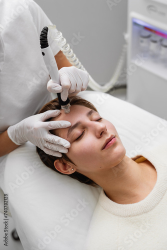 Treatment of women's facial skin in a beauty salon.