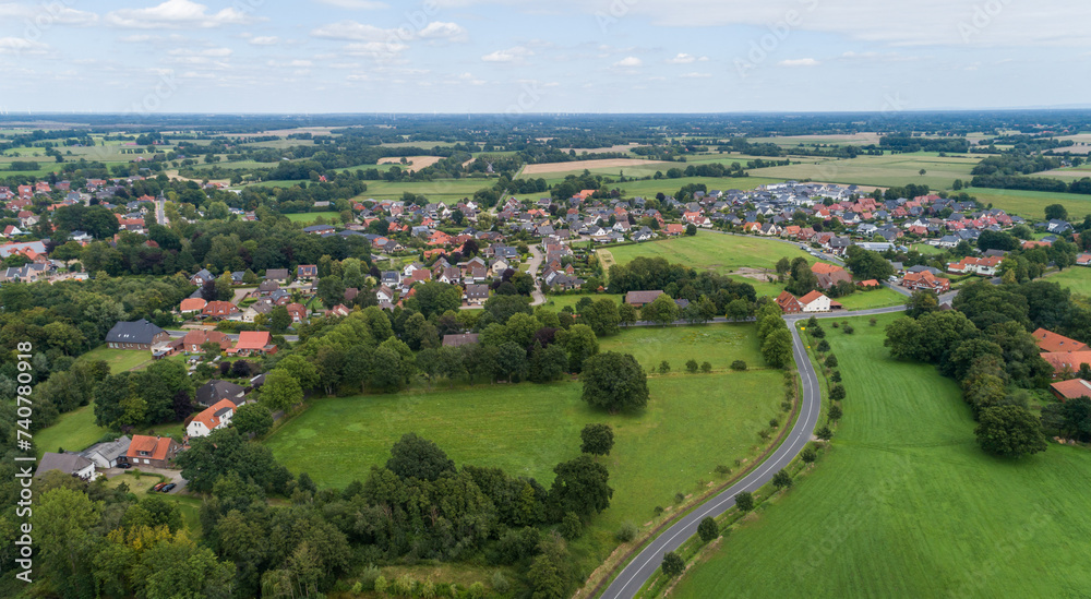 Siedlung oder Dorf in Deutschland aus der Luft