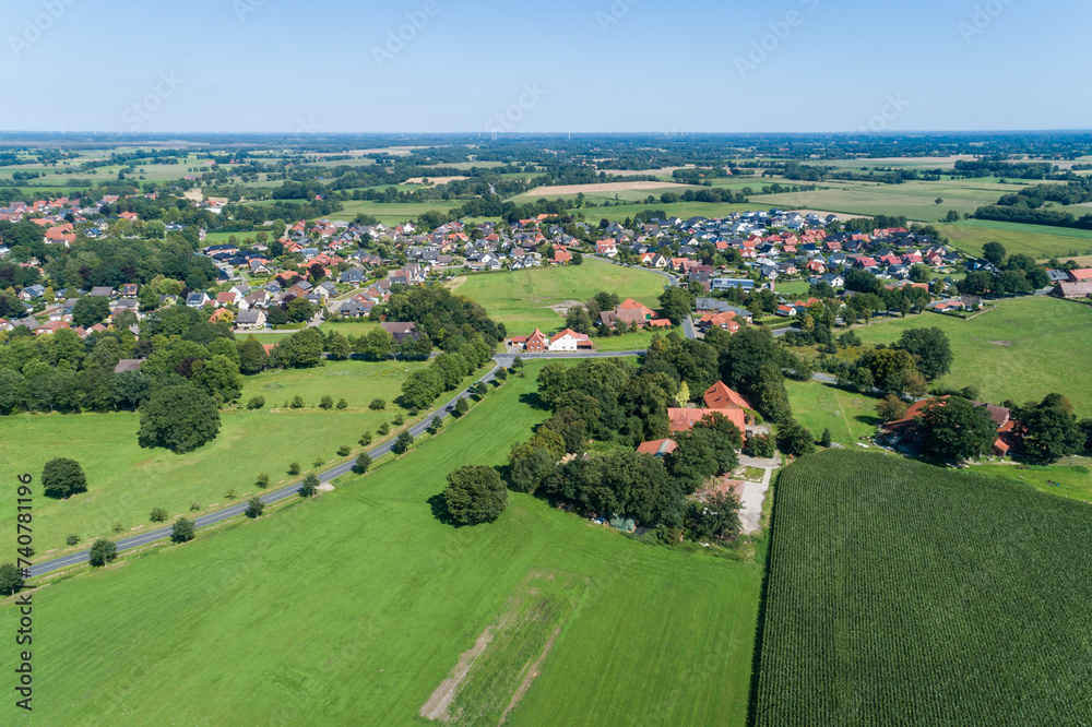 Siedlung oder Dorf in Deutschland aus der Luft
