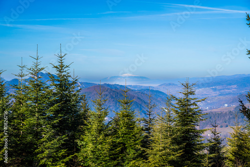 Fototapeta Naklejka Na Ścianę i Meble -  Babia Gora massif in early spring. View from pass Rozdziela, Pieniny Mountains.