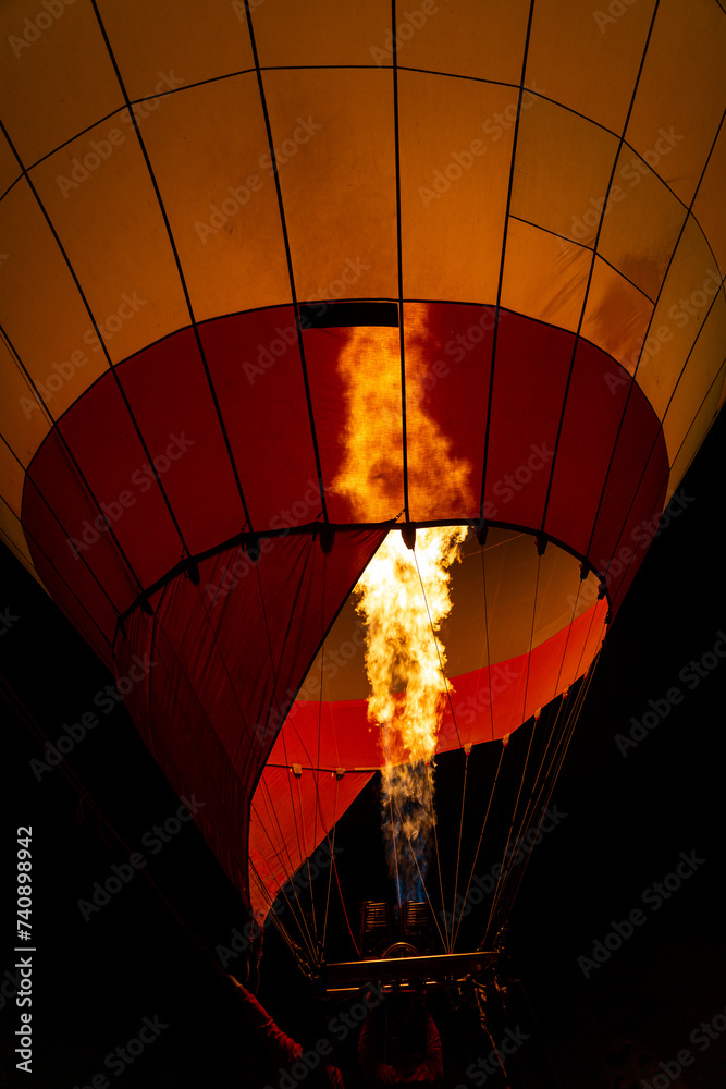 Obraz premium Cappadocia/Turkey - September 16 2017: Flame to fill with hot air a balloon