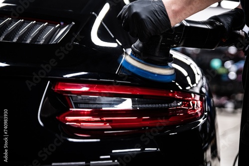 Precision auto detailing, high-gloss finish on luxury car © Daniel Jędzura