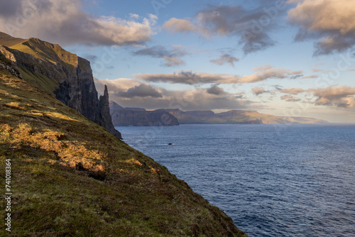 Trøllkonufingur monolith