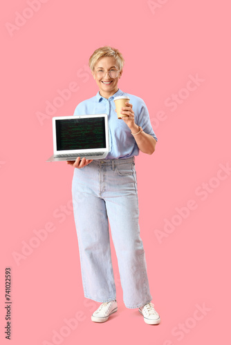 Mature female programmer wi...