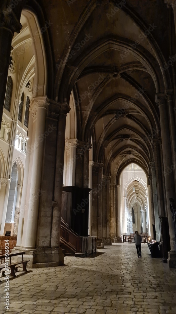 Vue des chapelles latérales de la cathédrale de Chartres