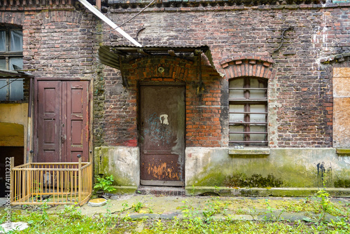 Fototapeta Naklejka Na Ścianę i Meble -  abandoned  bricks buildings facadess  in Katowice