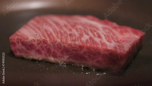 ステーキを焼く