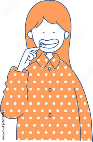歯間ブラシをする女性
