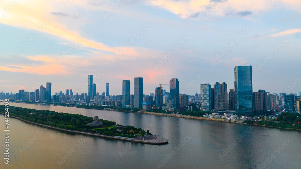 Fototapeta premium city, skyline, cityscape, water, building, architecture, buildings, urban, sky, downtown, river, skyscraper, business, sea, travel, panorama, view, clouds, night