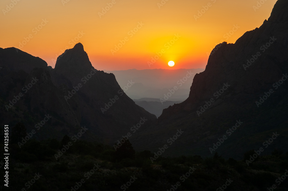 Obraz premium Sunset Overlook at Big Bend National Park, in southwest Texas