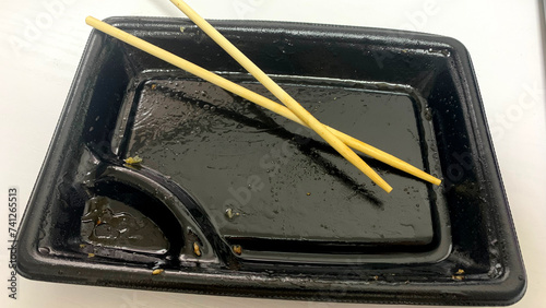 コンビニ弁当を食べた後の容器ゴミ