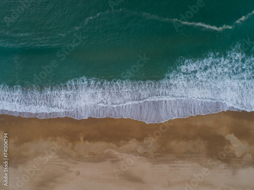 wave breaking on the beach © Hendrik