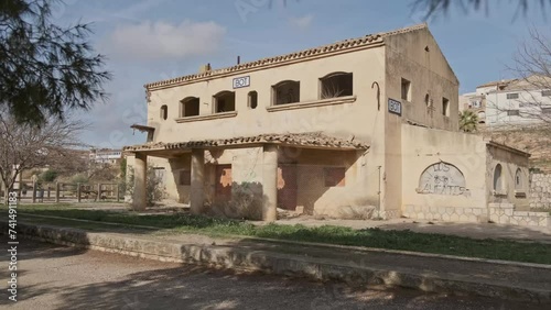 Estación de tren abandonada y en ruinas