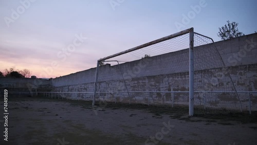 Porteria de campo de futbol de tierra