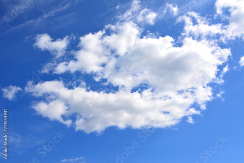 white cloud in the dark blue sky wallpaper